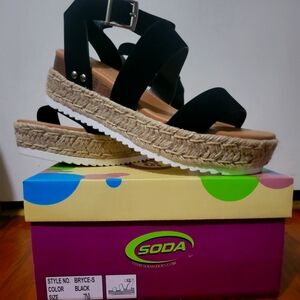 Soda Bryce Platform Sandals size 7